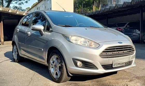 FORD FIESTA 1.5 SE HATCH 16V FLEX 4P MANUAL FORD FIESTA 1.5 SE HATCH 16V FLEX 4P MANUAL